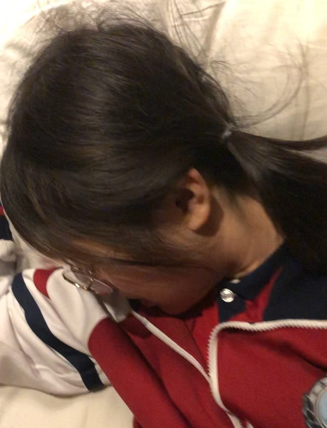 中国にて、高校卒業したばかりの"陰キャ女子"に体操服着せてセックスしたハメ撮りが流出し「エロすぎる」と話題に